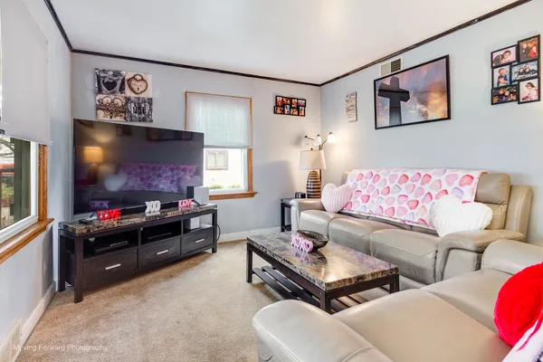 $257,900 | 14325 Kilbourn Avenue, Midlothian, IL 60445