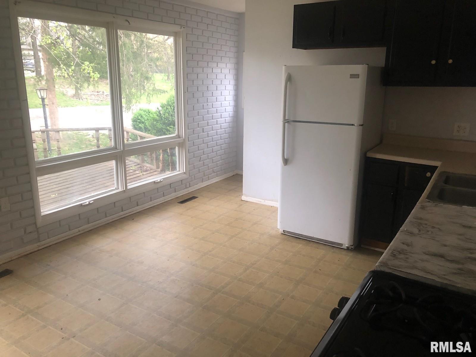 1522 Rim Road Quincy, IL 62305 - Photo 8 of 21