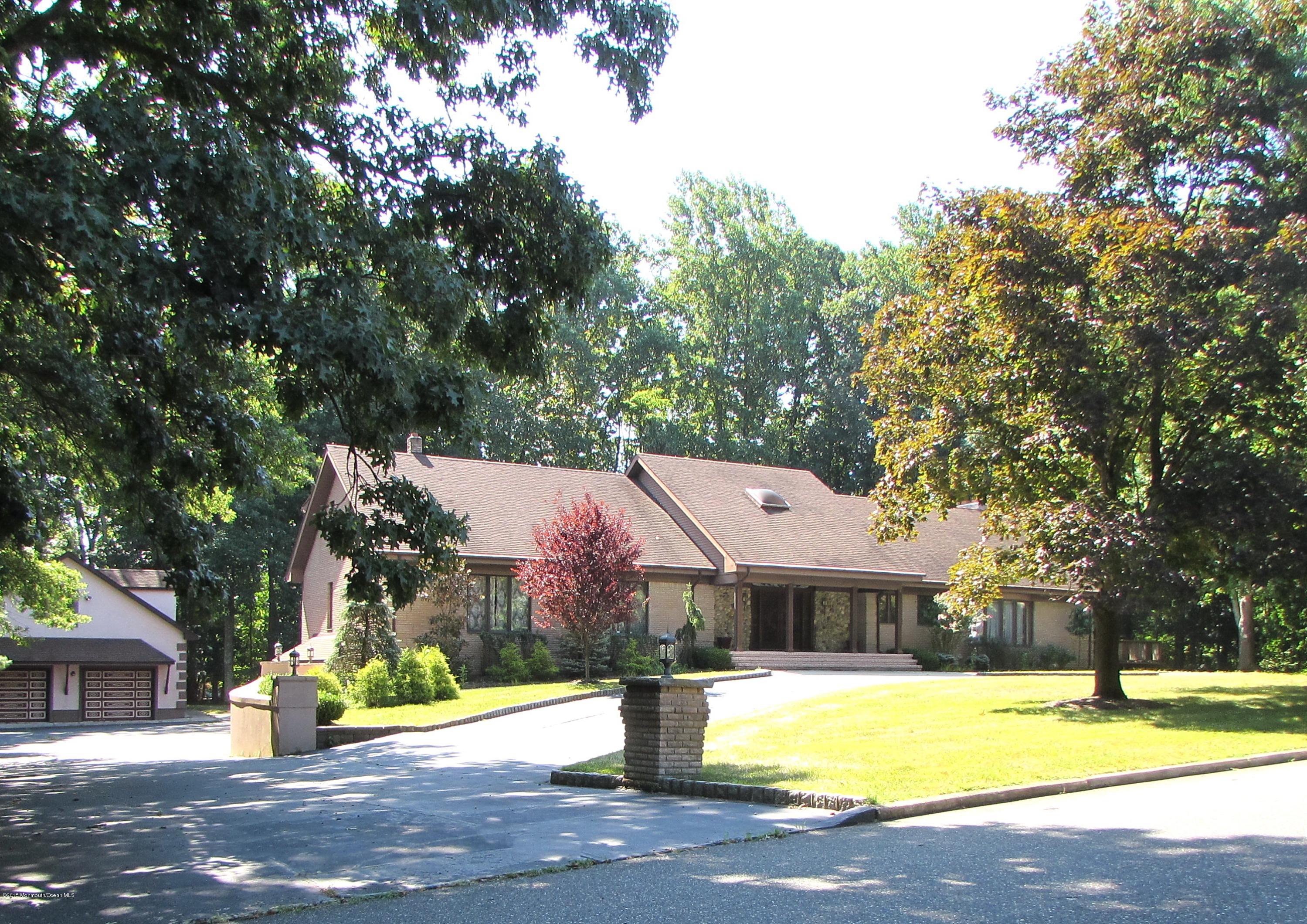 Welcome to 23 Beaver Dam Rd.