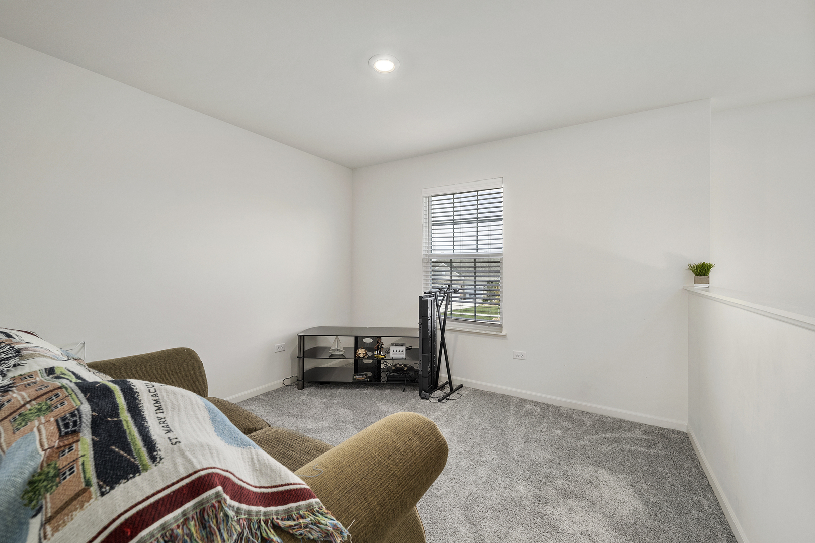 704 Long Ridge Trail Minooka, IL 60447 - Photo 25 of 33 a living room with furniture