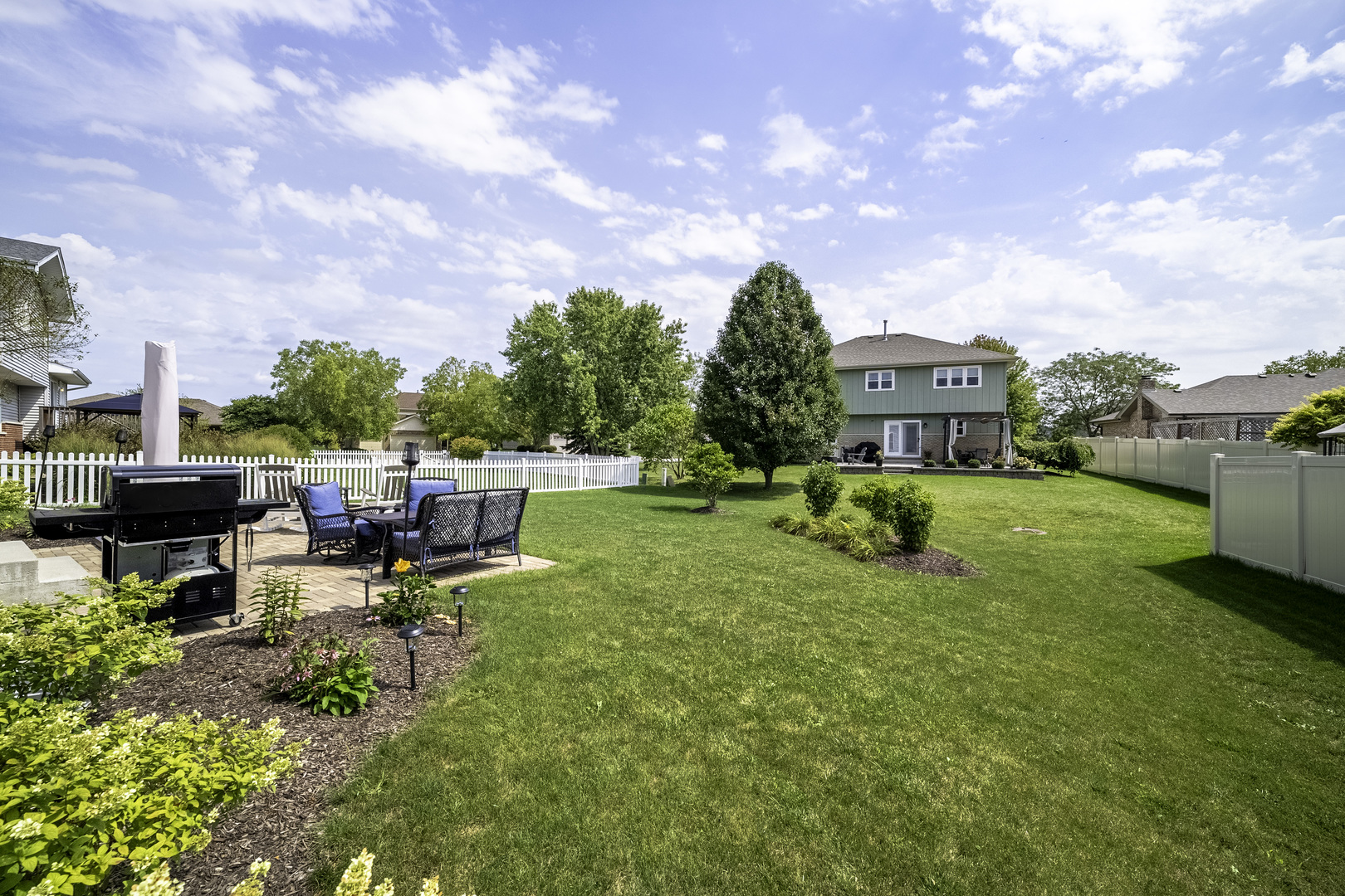 704 Long Ridge Trail Minooka, IL 60447 - Photo 28 of 33 a view of a patio with table and chairs and potted plants
