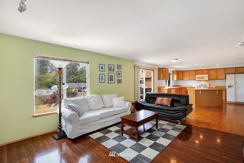 407 Nile Place Northeast Renton, WA 98059 - Photo 11 of 25