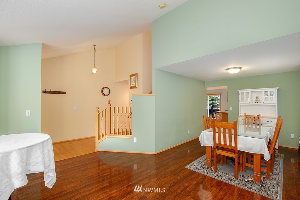 407 Nile Place Northeast Renton, WA 98059 - Photo 4 of 25