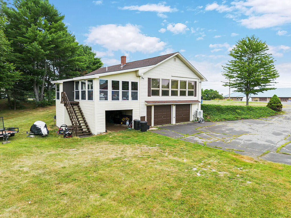 270 Ridge Road Fairfield, ME 04937 - Photo 33 of 40 Garage parking view