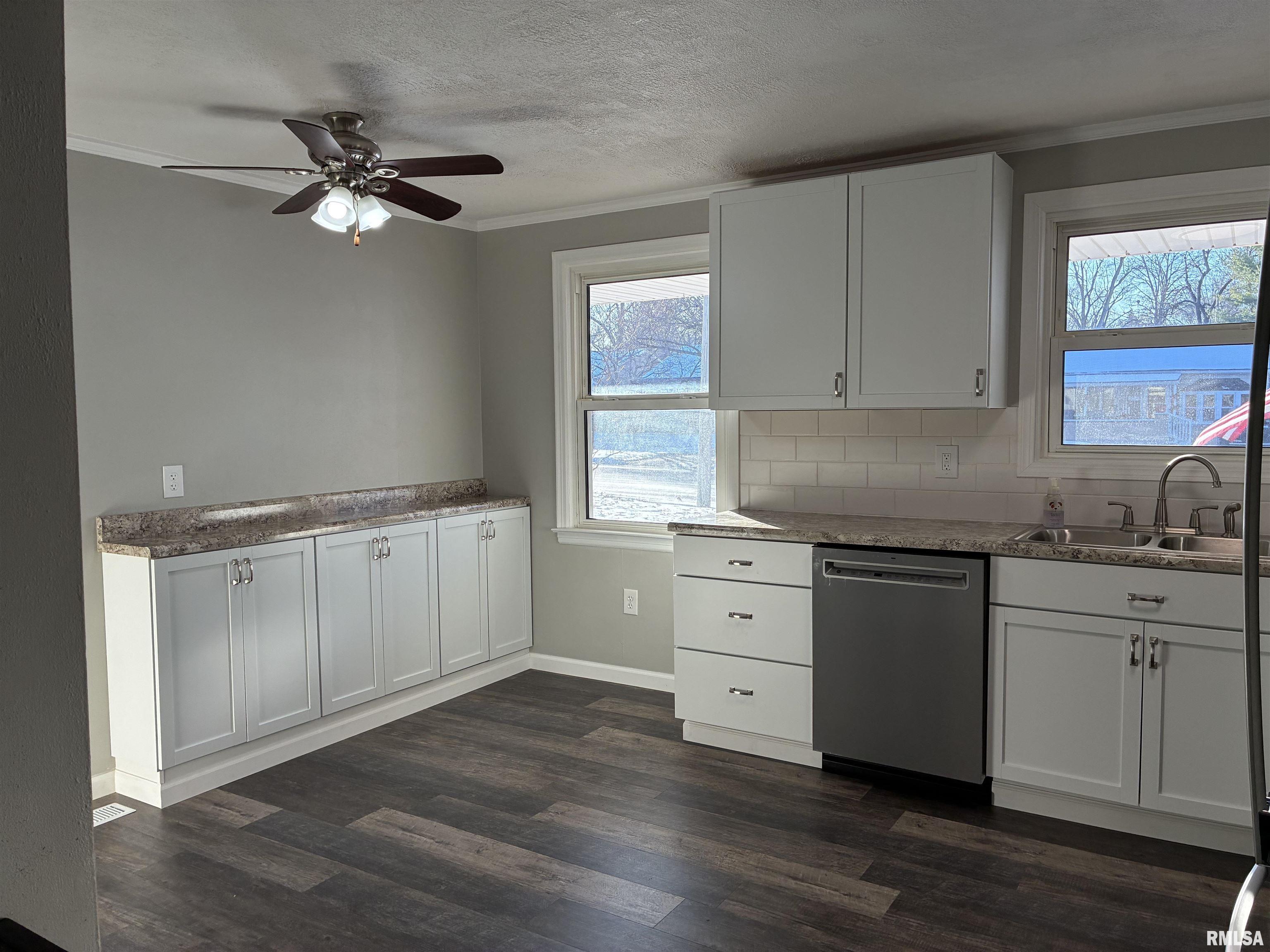 2205 Sycamore Street Quincy, IL 62301 - Photo 3 of 13