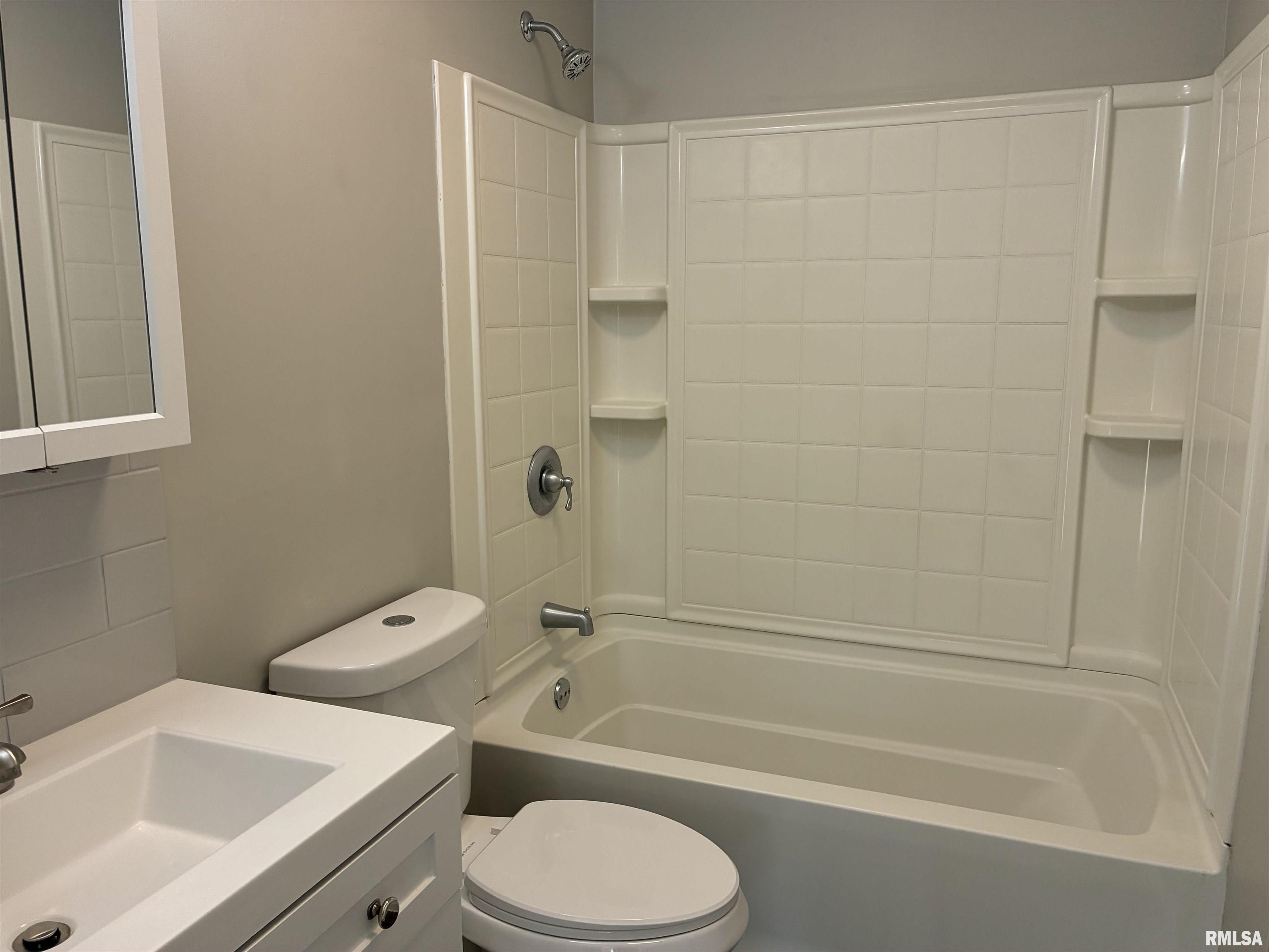 2205 Sycamore Street Quincy, IL 62301 - Photo 7 of 13