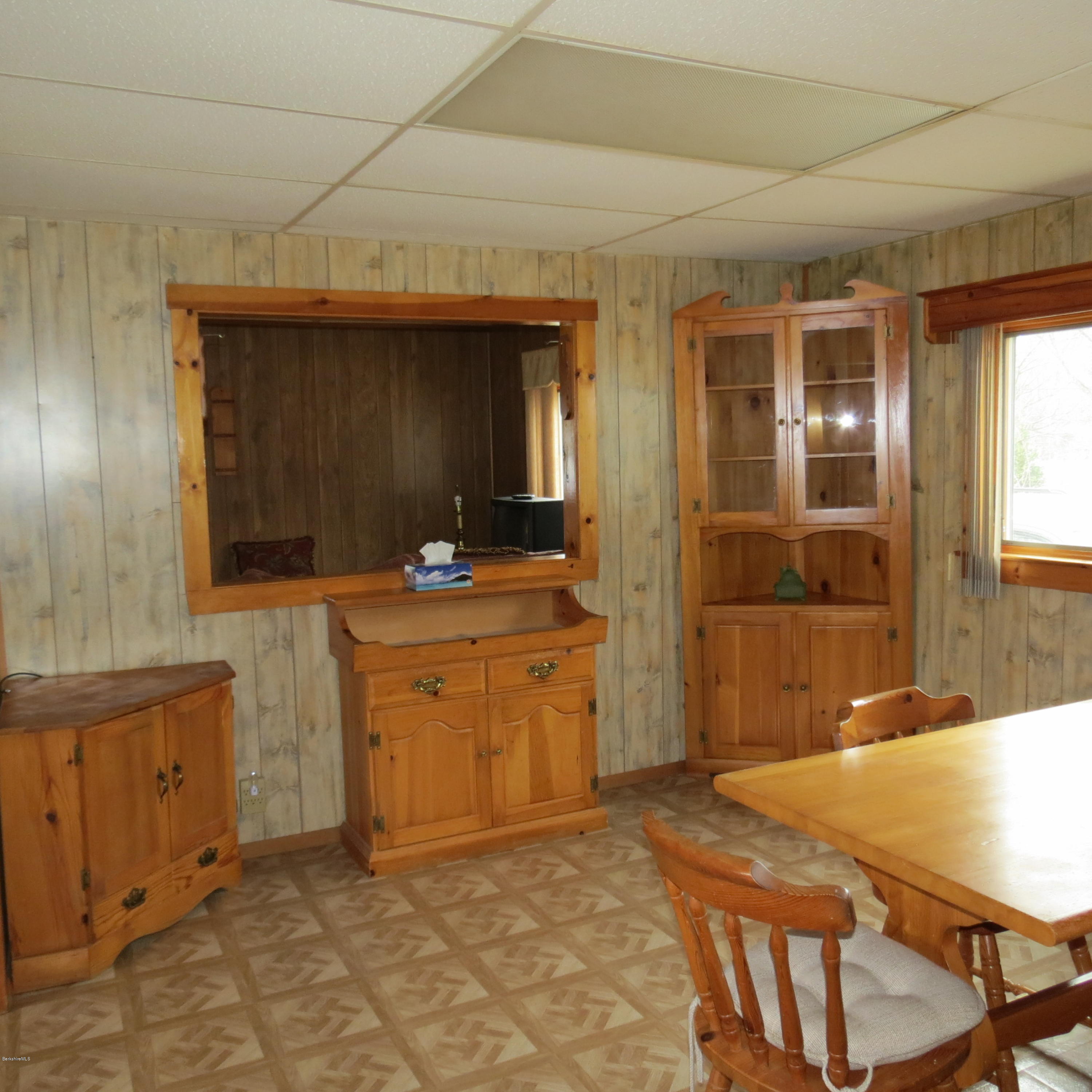 1206 North Hoosac Road Williamstown, MA 01267 - Photo 8 of 26 Dining into living