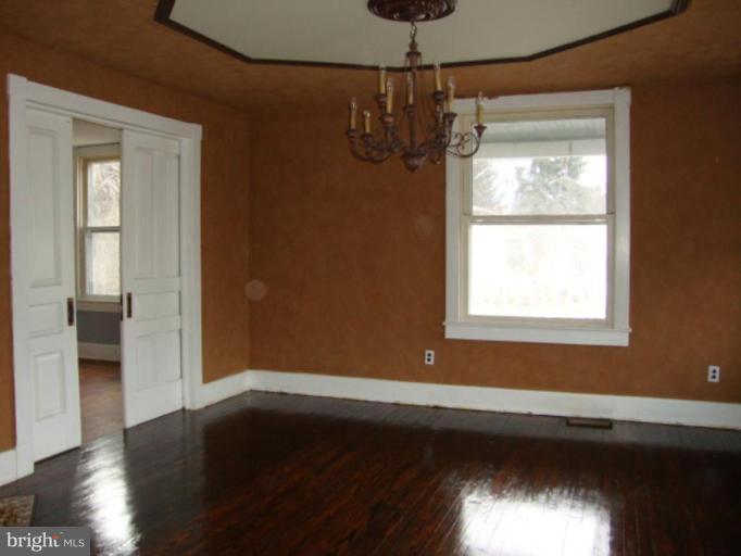 32 Frederick Road Thurmont, MD 21788 - Photo 2 of 13 Living Room
