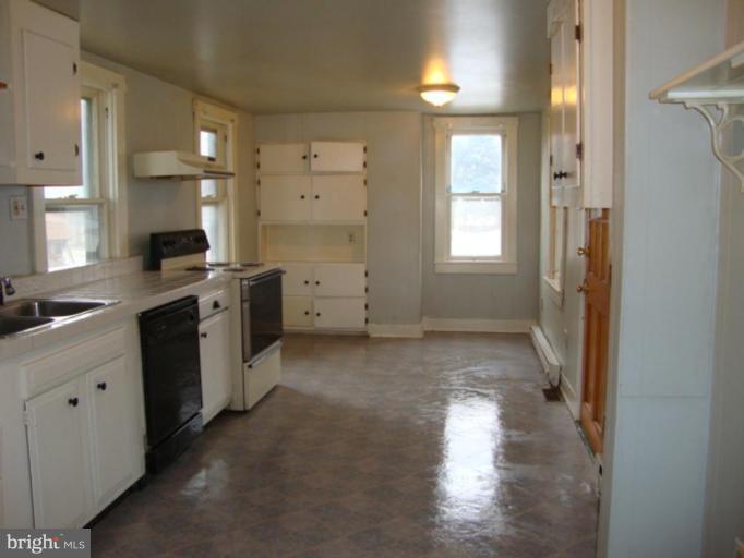 32 Frederick Road Thurmont, MD 21788 - Photo 4 of 13 Kitchen