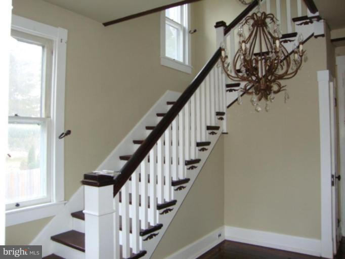 32 Frederick Road Thurmont, MD 21788 - Photo 5 of 13 Entrance / Foyer