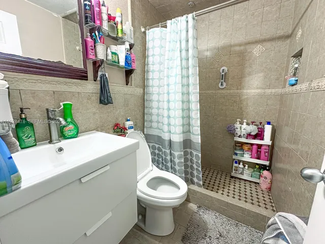 $290,000 | 2216 West 53rd Place, Unit 2216, Hialeah, FL 33016