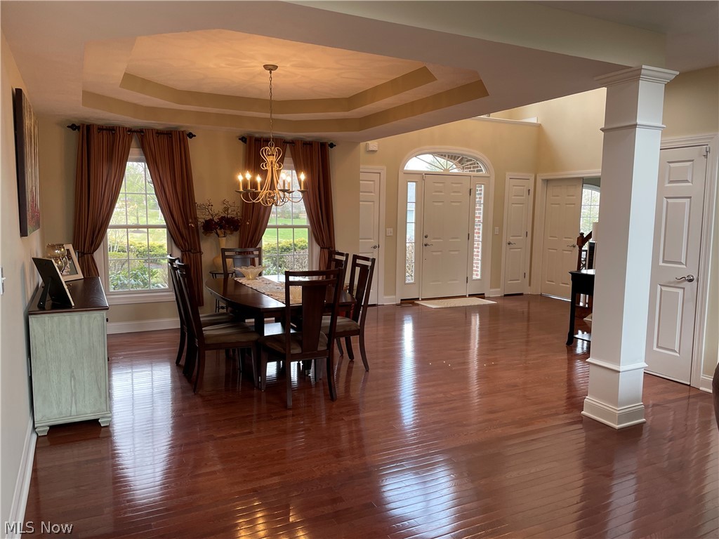 897 Ridge Road Hinckley, OH 44233 - Photo 10 of 34 Dining Room