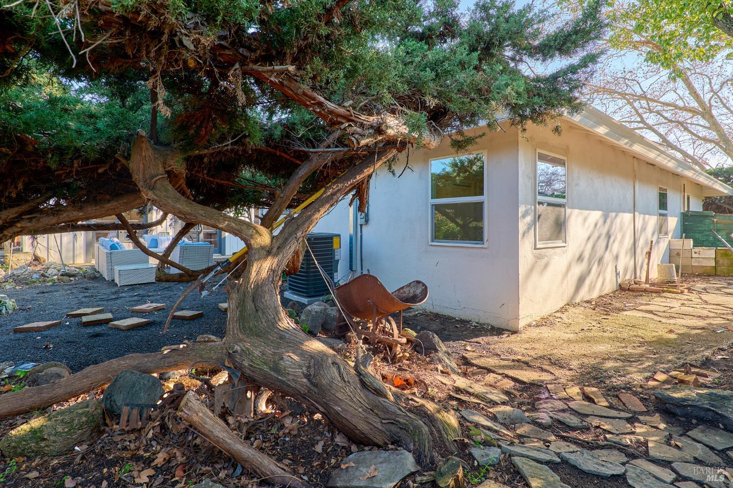 736 Nevada Street Fairfield, CA 94533 - Photo 33 of 36 a backyard of a house with table and chairs