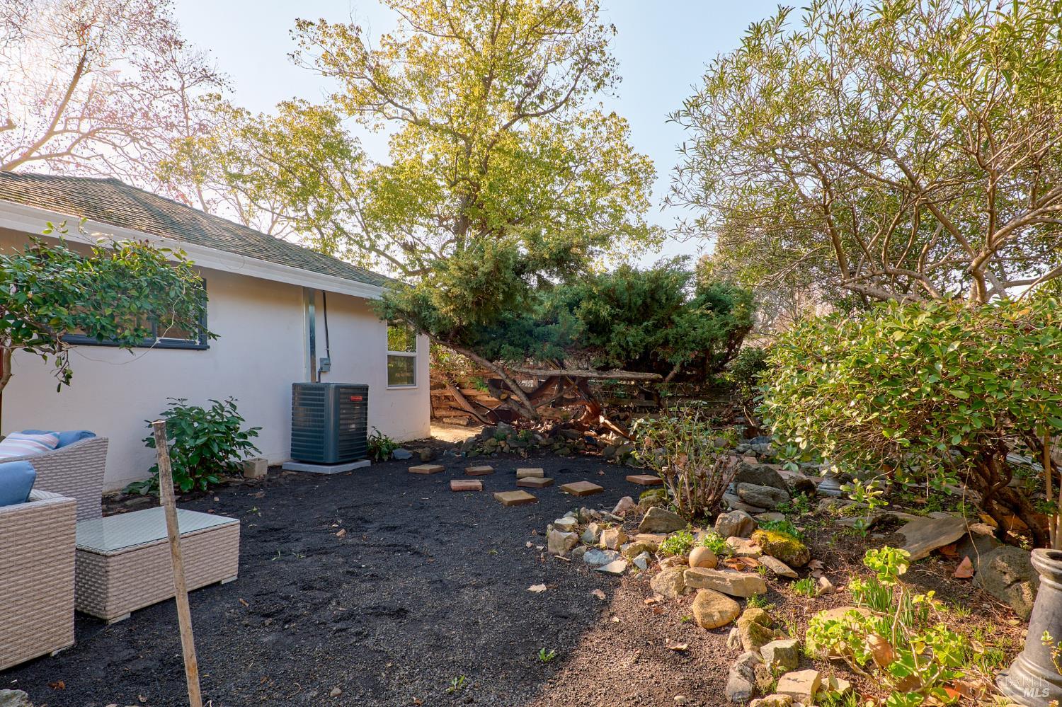 736 Nevada Street Fairfield, CA 94533 - Photo 35 of 36 a backyard of a house with table and chairs