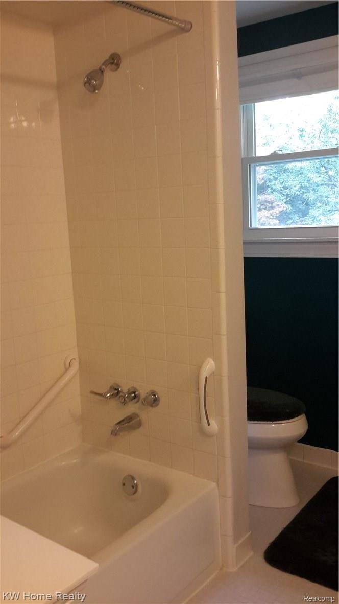 44711 Brookside Road Plymouth, MI 48170 - Photo 28 of 45 Ceramic tile in upper level bath