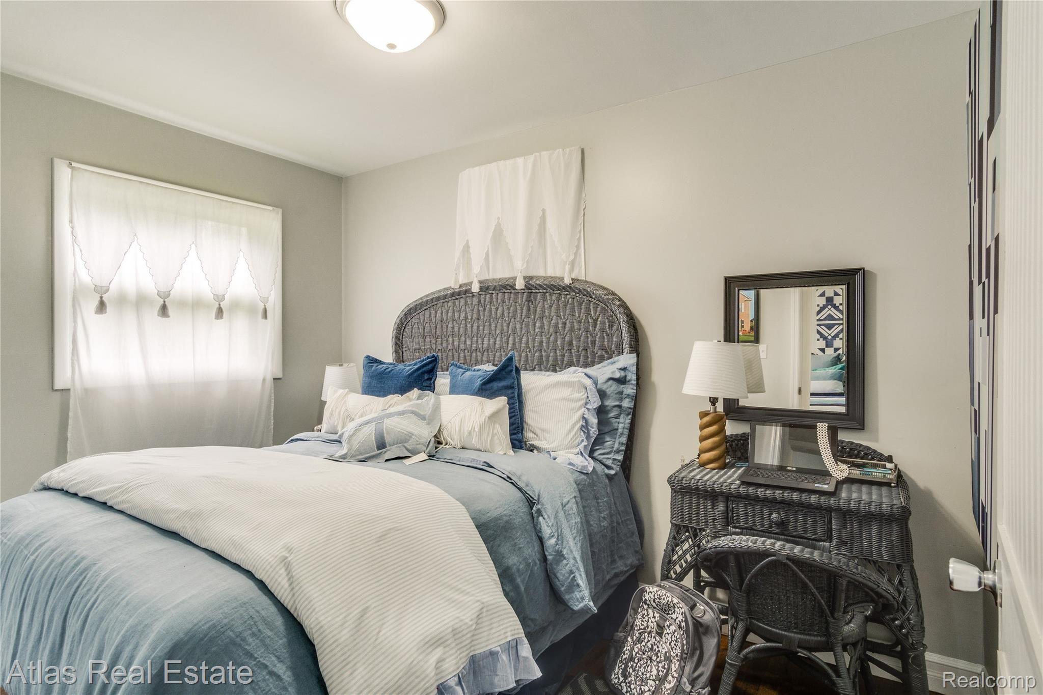4266 North Belsay Road Flint, MI 48506 - Photo 30 of 32 Interiors (18 of 20).jpg