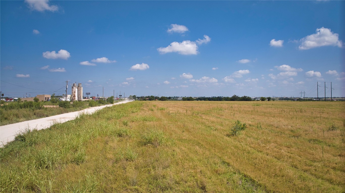 35 Ih Georgetown, TX 78626 - Photo 31 of 33 a view of an ocean and a city