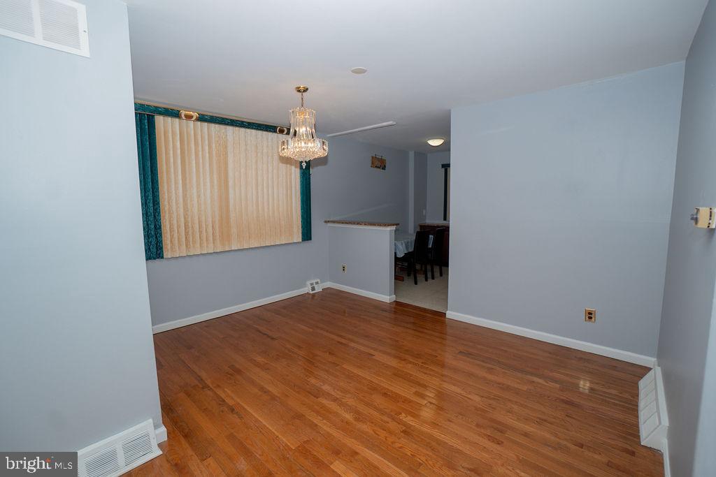 9957 Sandy Road Philadelphia, PA 19115 - Photo 4 of 28
