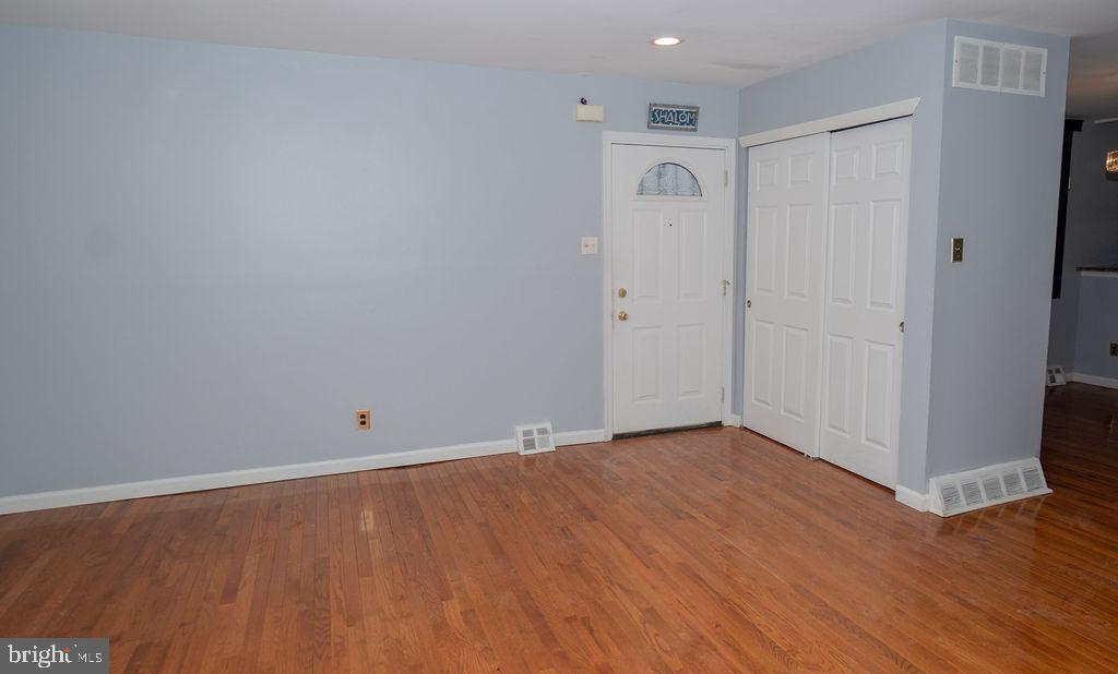 9957 Sandy Road Philadelphia, PA 19115 - Photo 5 of 28