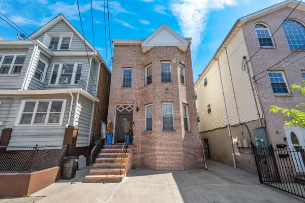$2,600 | 28 Armstrong Avenue, Unit 2, Jersey City, NJ 07305