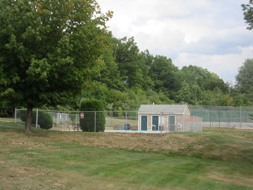 377 Huse Road, Unit 28 Manchester, NH 03103 - Photo 2 of 3