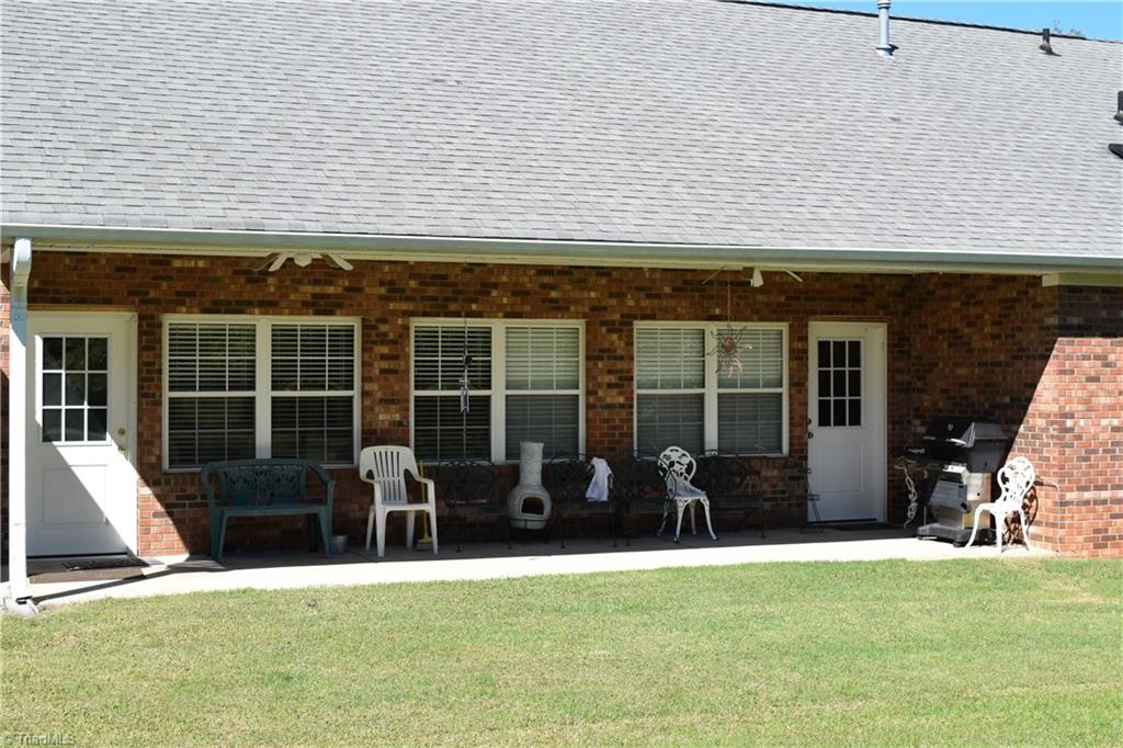 7717 Athens Road Stokesdale, NC 27357 - Photo 5 of 28 Gallery Image 5