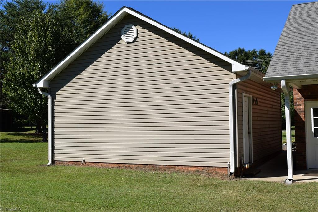 7717 Athens Road Stokesdale, NC 27357 - Photo 6 of 28 Gallery Image 6
