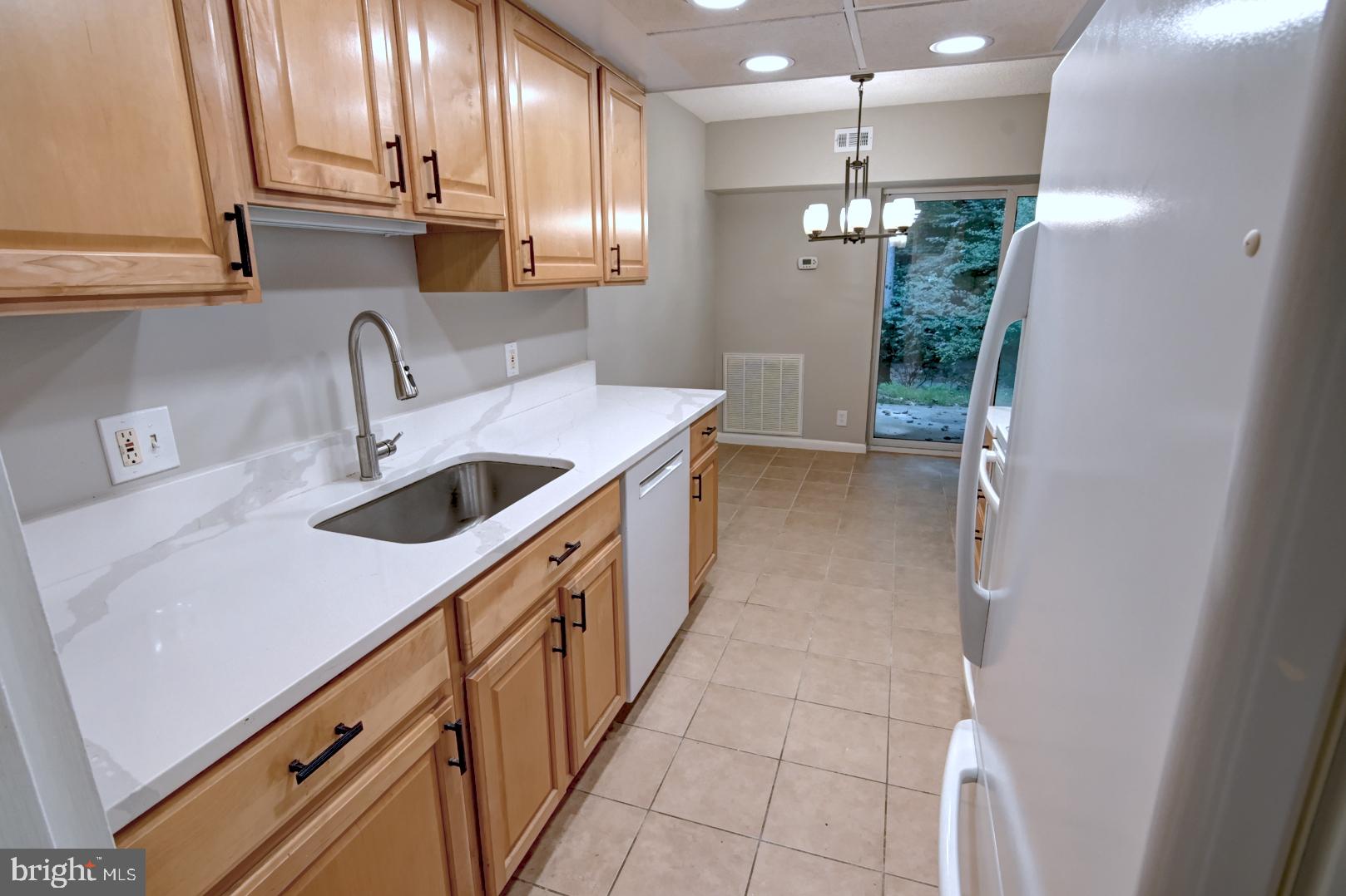 11658 Stoneview Square, Unit 2B Reston, VA 20191 - Photo 7 of 31 Gallery Image 7