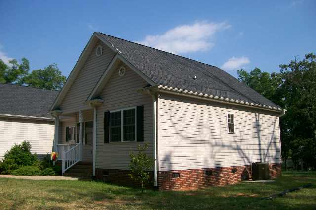223 Cherokee Road Williamston, SC 29697 - Photo 3 of 25