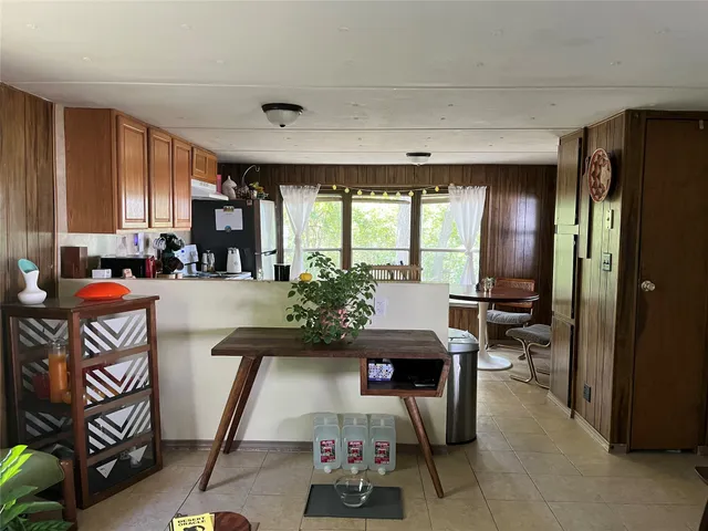 $1,400 | 2749 North Main Street, Bastrop, TX 78602