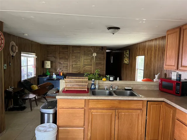 $1,400 | 2749 North Main Street, Bastrop, TX 78602