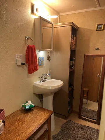 $1,400 | 2749 North Main Street, Bastrop, TX 78602