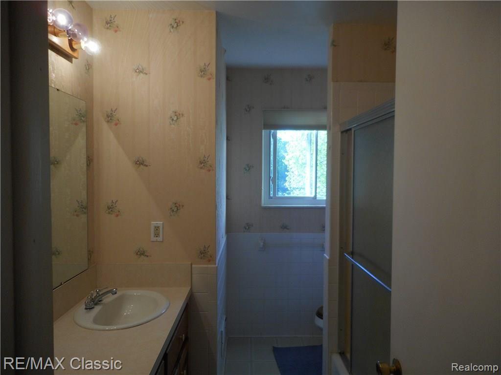 6940 Oakhill Road Clarkston, MI 48348 - Photo 24 of 27 DSCN0445.JPG