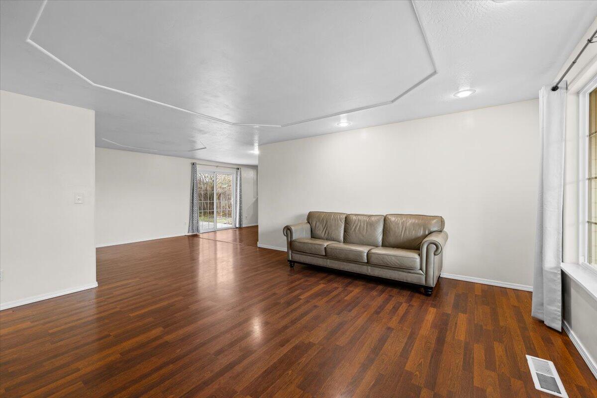 3057 Delta Waters Road Medford, OR 97504 - Photo 7 of 23 07-CI_6097