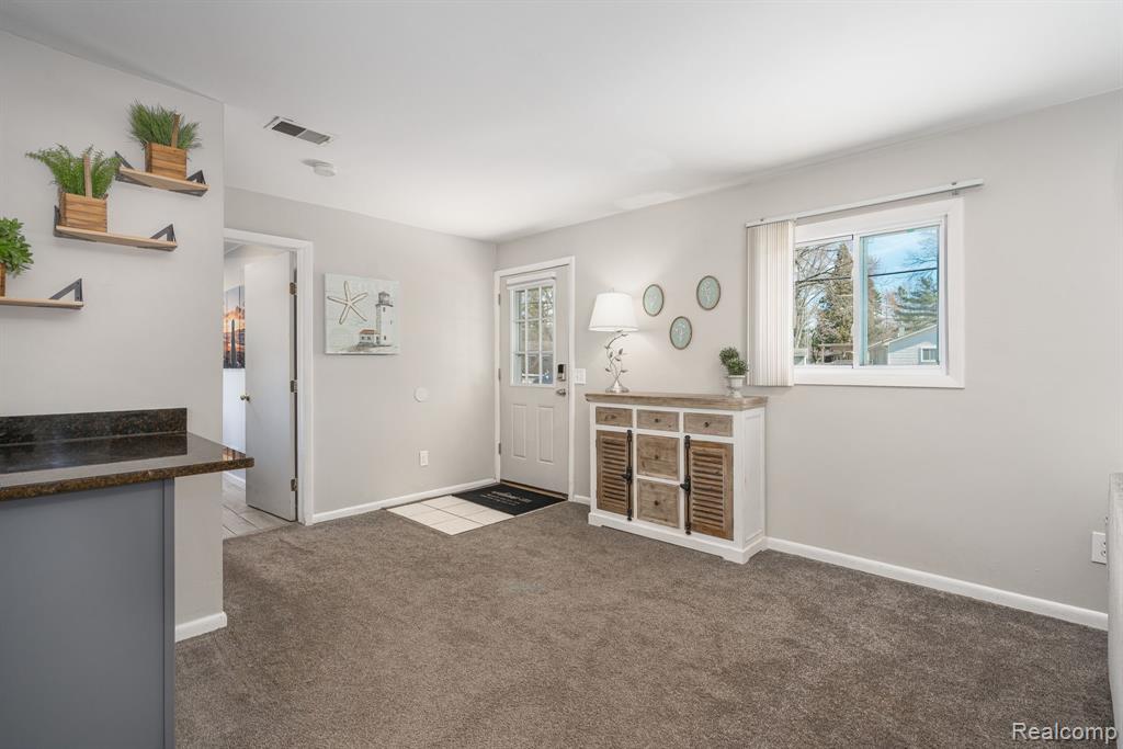 6460 Hermana Road West Bloomfield, MI 48324 - Photo 7 of 25 Gallery Image 7