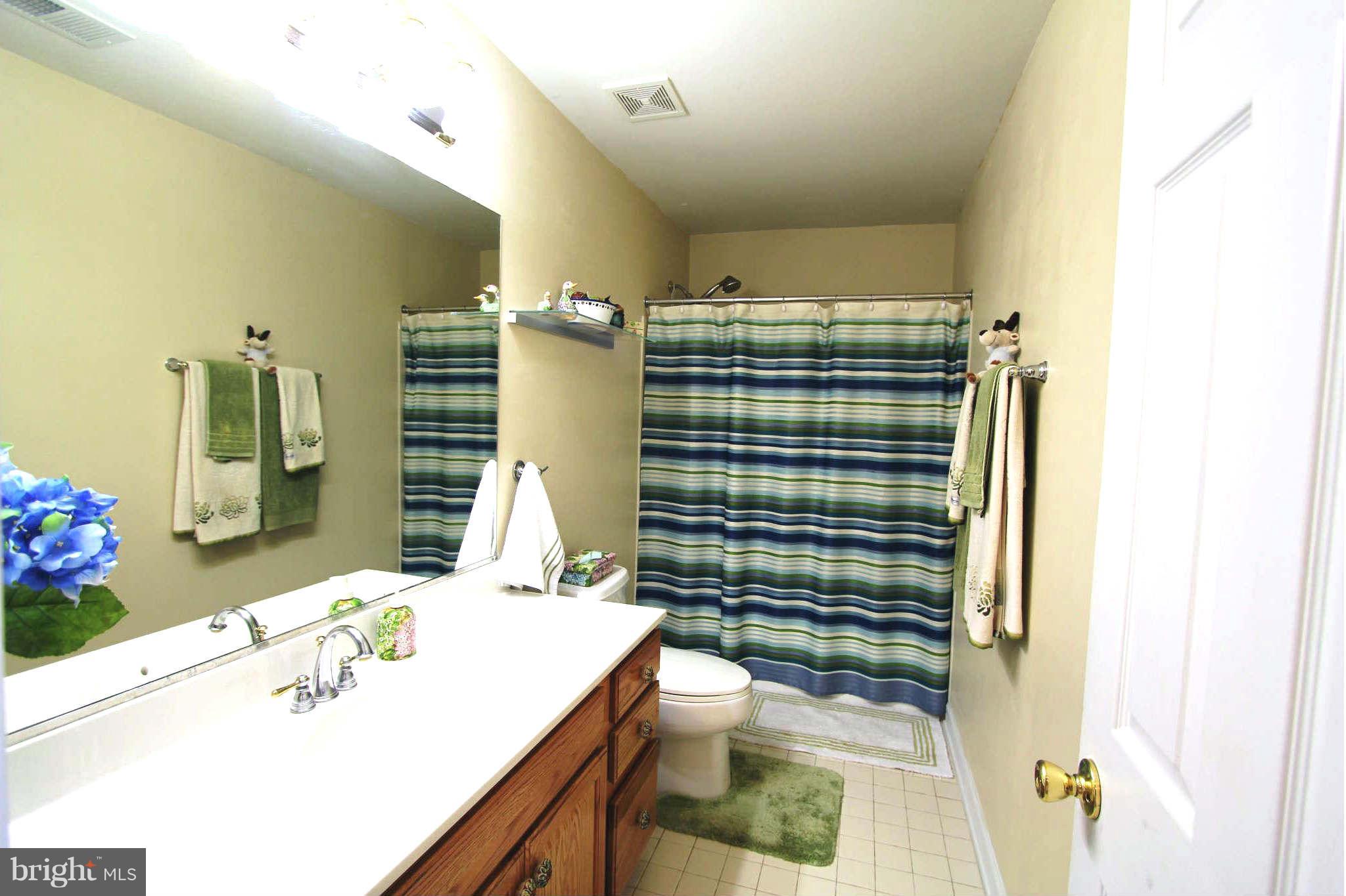 4199 Agency Loop Triangle, VA 22172 - Photo 25 of 28 Bath