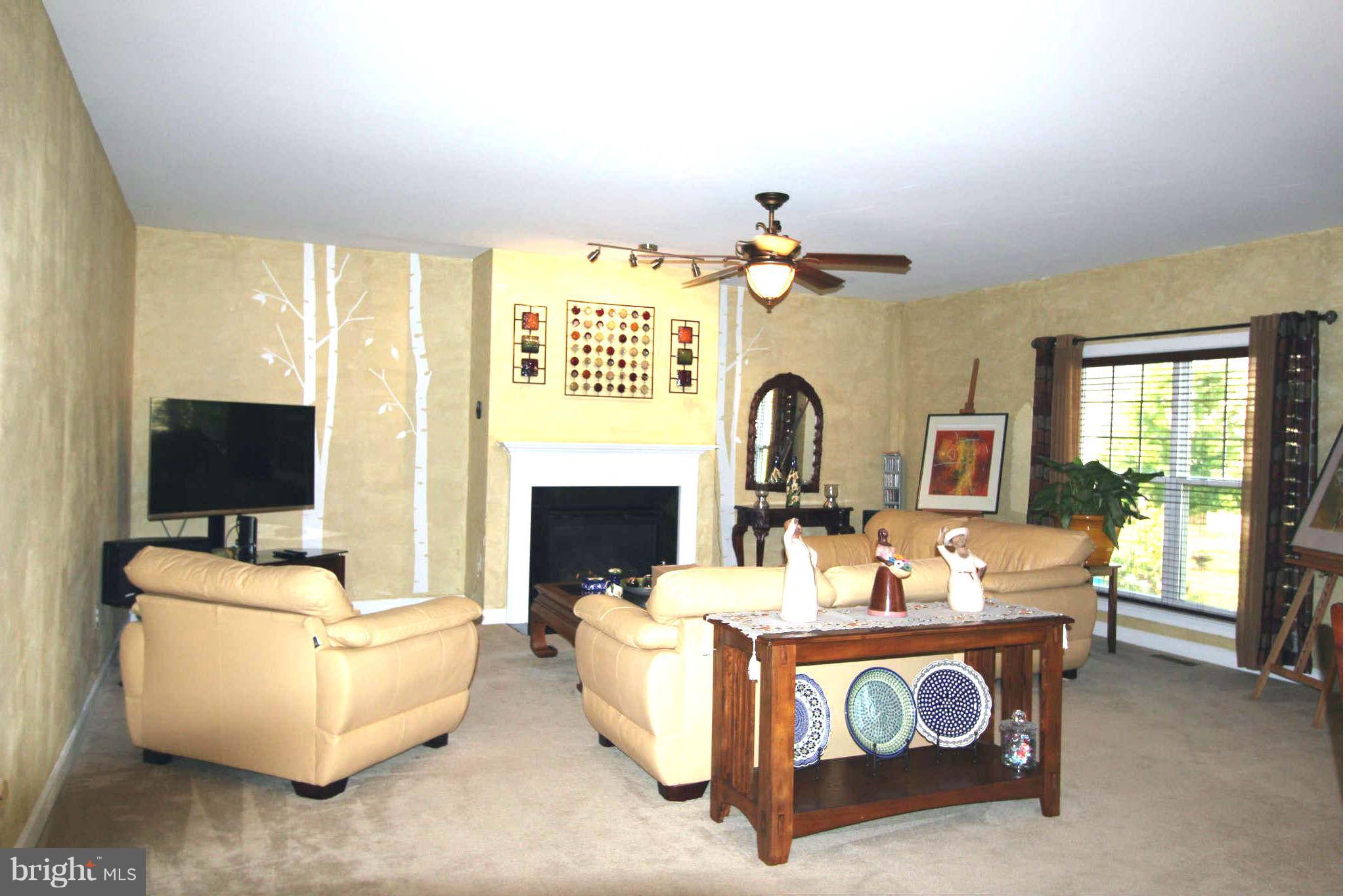 4199 Agency Loop Triangle, VA 22172 - Photo 5 of 28 Family Room