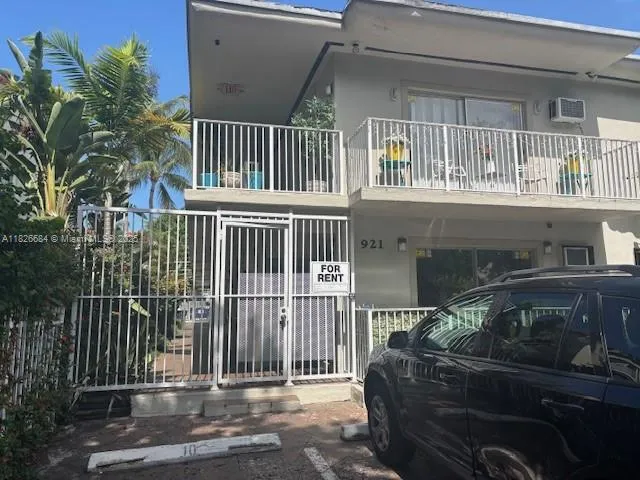 $2,450 | 921 Meridian Avenue, Unit 2, Miami Beach, FL 33139