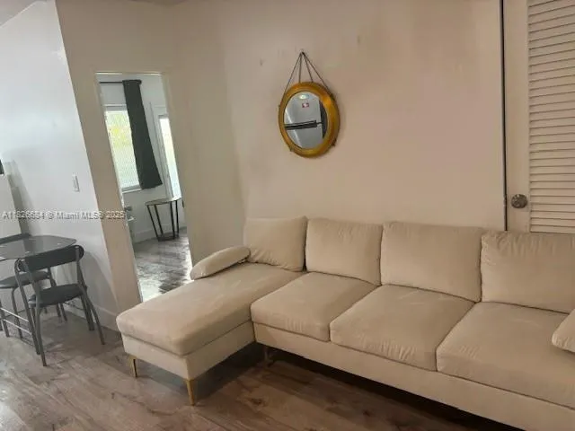 $2,450 | 921 Meridian Avenue, Unit 2, Miami Beach, FL 33139