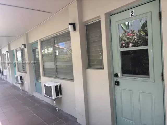 $2,450 | 921 Meridian Avenue, Unit 2, Miami Beach, FL 33139