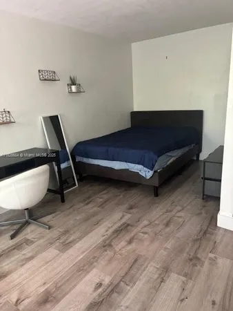 $2,450 | 921 Meridian Avenue, Unit 2, Miami Beach, FL 33139