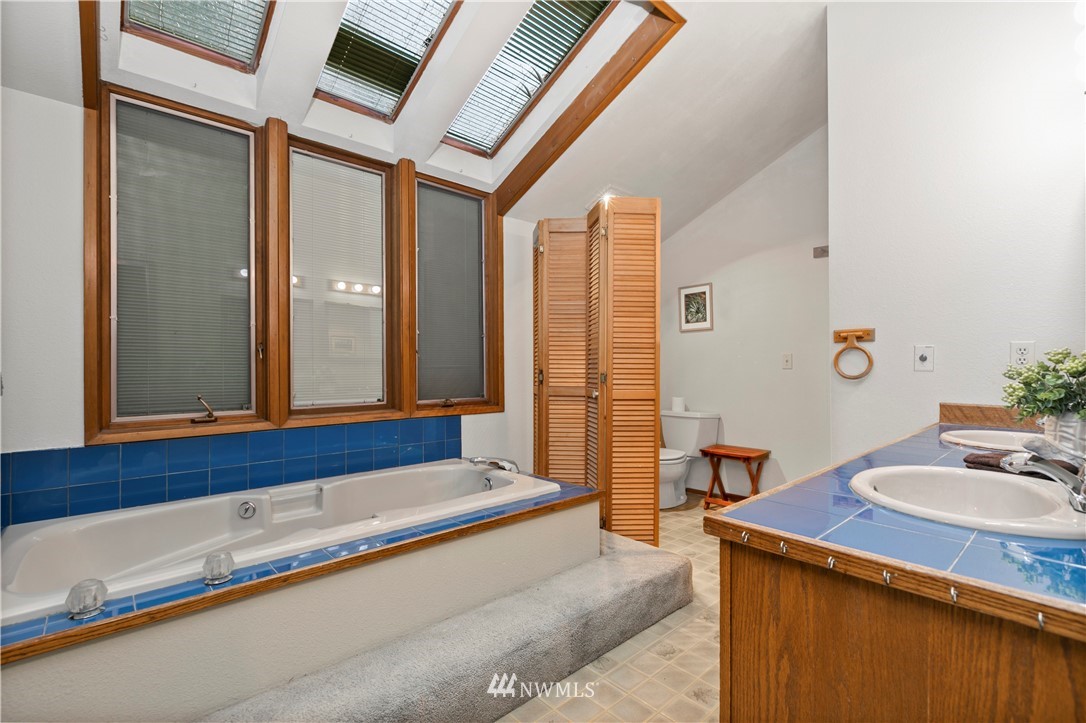 14212 164th Avenue Southeast Renton, WA 98059 - Photo 14 of 40 Gallery Image 14