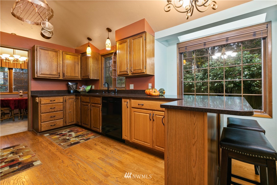 14212 164th Avenue Southeast Renton, WA 98059 - Photo 3 of 40 Gallery Image 3