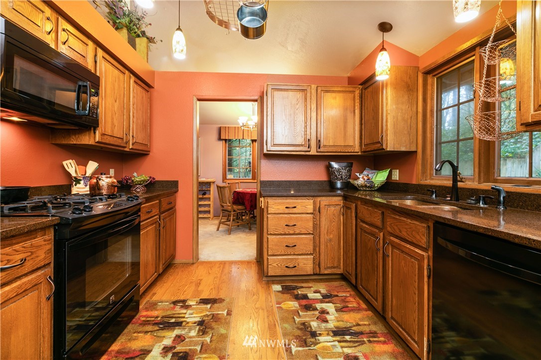 14212 164th Avenue Southeast Renton, WA 98059 - Photo 4 of 40 Gallery Image 4