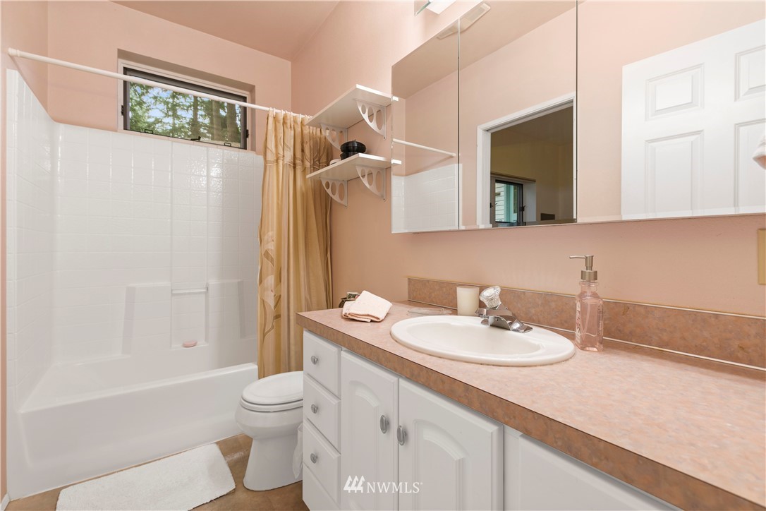 14212 164th Avenue Southeast Renton, WA 98059 - Photo 32 of 40 Gallery Image 32