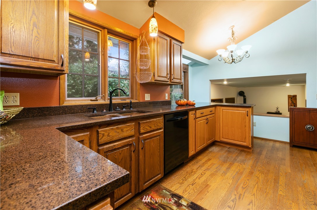 14212 164th Avenue Southeast Renton, WA 98059 - Photo 6 of 40 Gallery Image 6