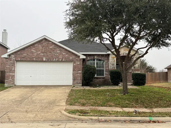 a front view of house with yard