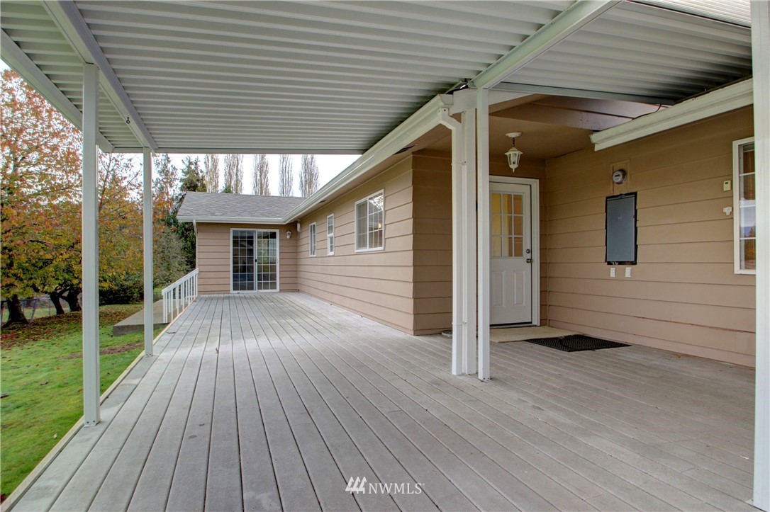 23005 Gunderson Road Mount Vernon, WA 98273 - Photo 4 of 25 Gallery Image 4