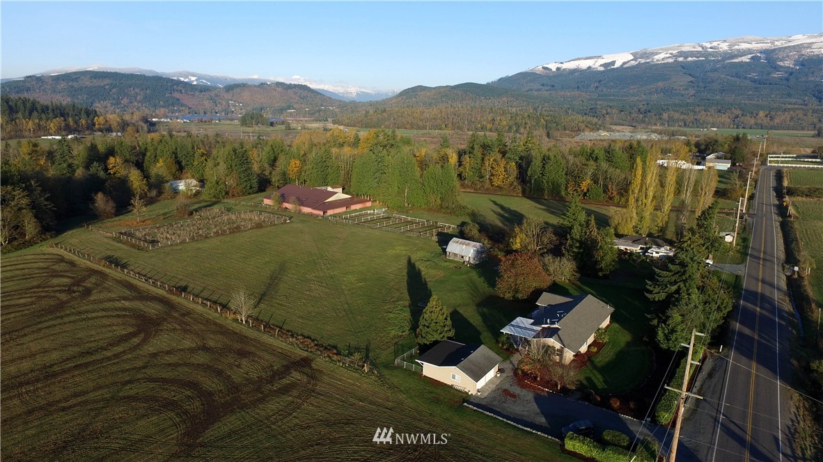 23005 Gunderson Road Mount Vernon, WA 98273 - Photo 5 of 25 Gallery Image 5