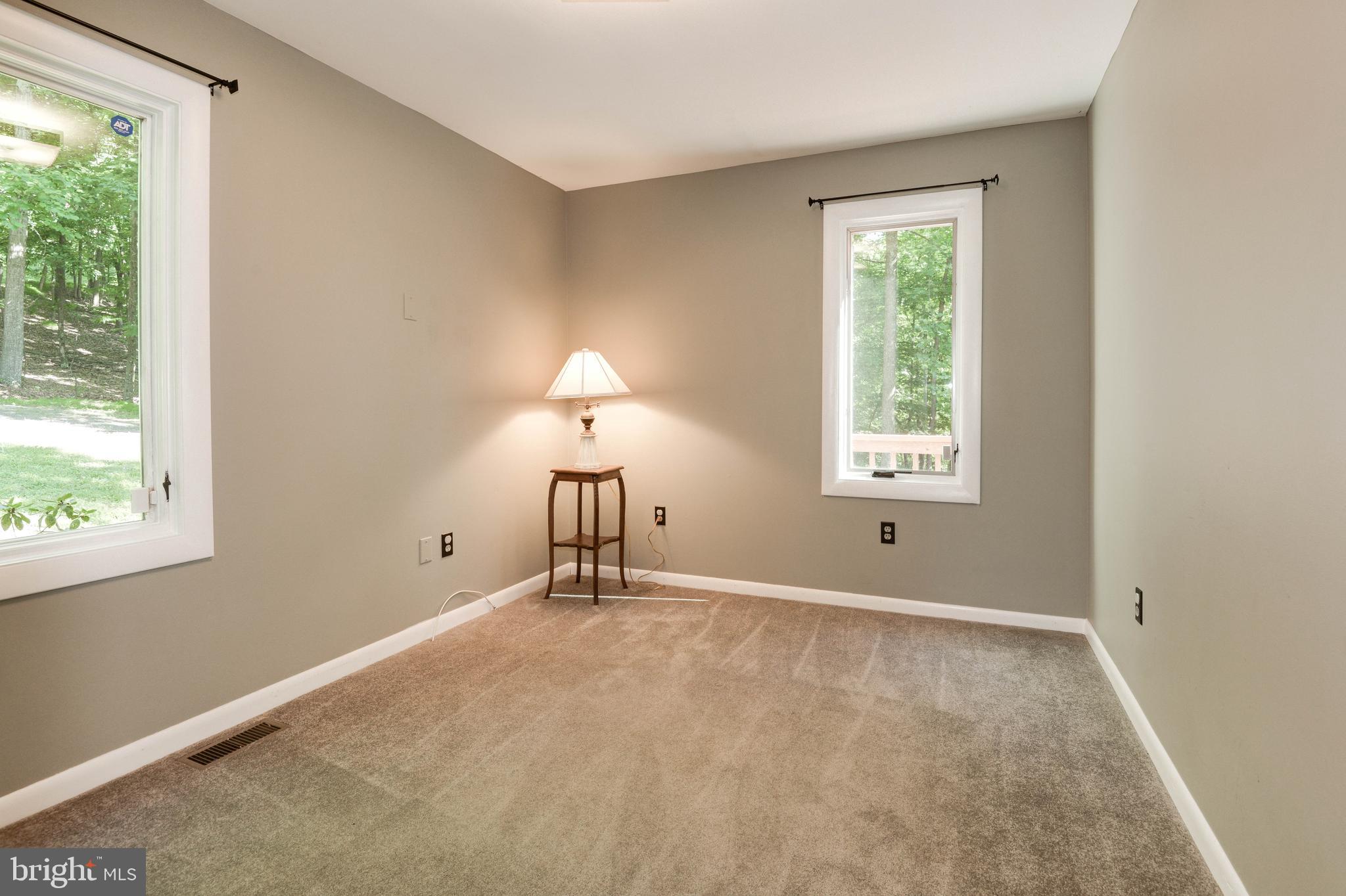 1619 Summit Drive Haymarket, VA 20169 - Photo 24 of 62 an empty room with a window